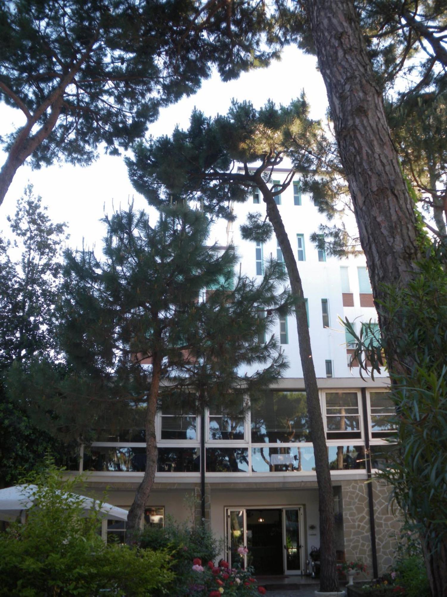 Hotel Promenade Simple Con Piscina